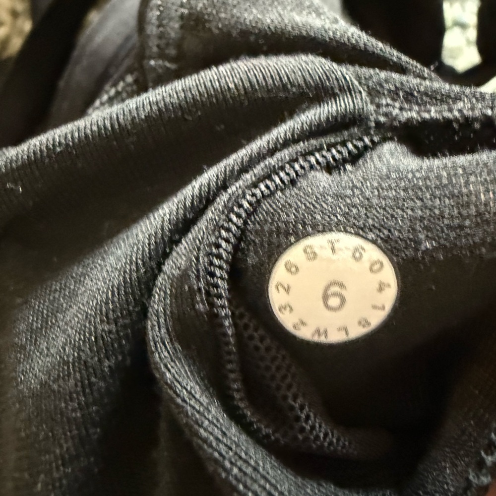 Lululemon Energy Black Strappy Sports Bra. Size 6 - Picture 7 of 7